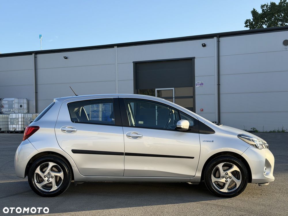 Toyota Yaris Hybrid 100 Premium EU6 - 6