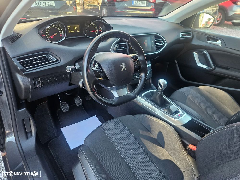 Peugeot 308 1.2 PureTech Allure Pack — fotografia 11