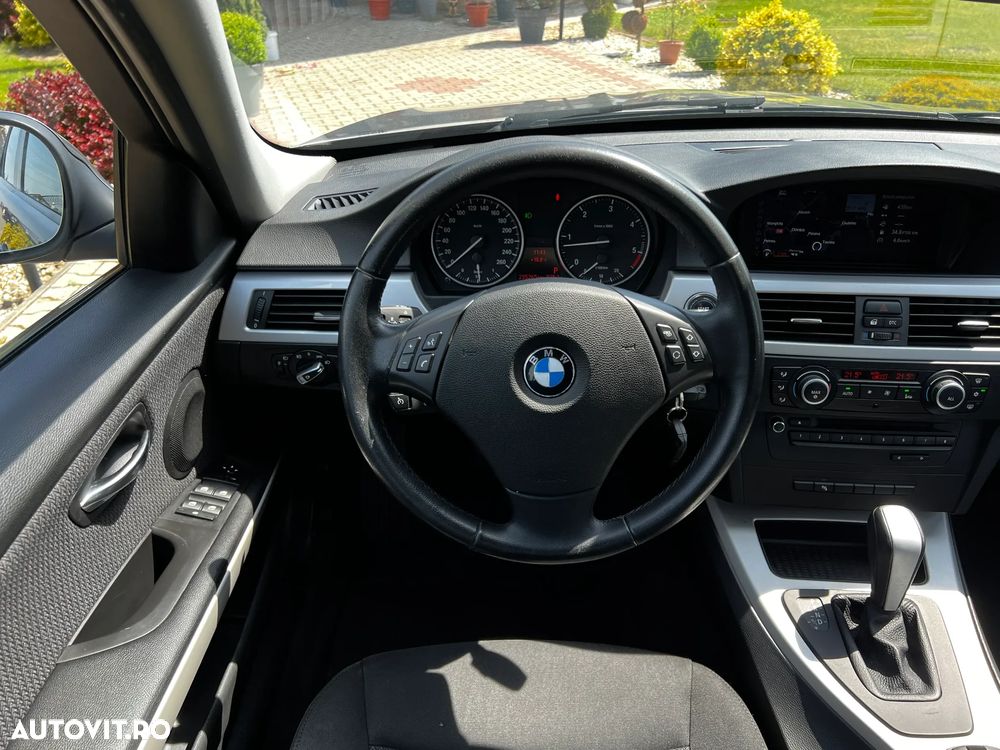 BMW Seria 3 320d Aut. - 28