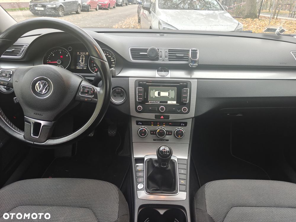 Volkswagen Passat - 10