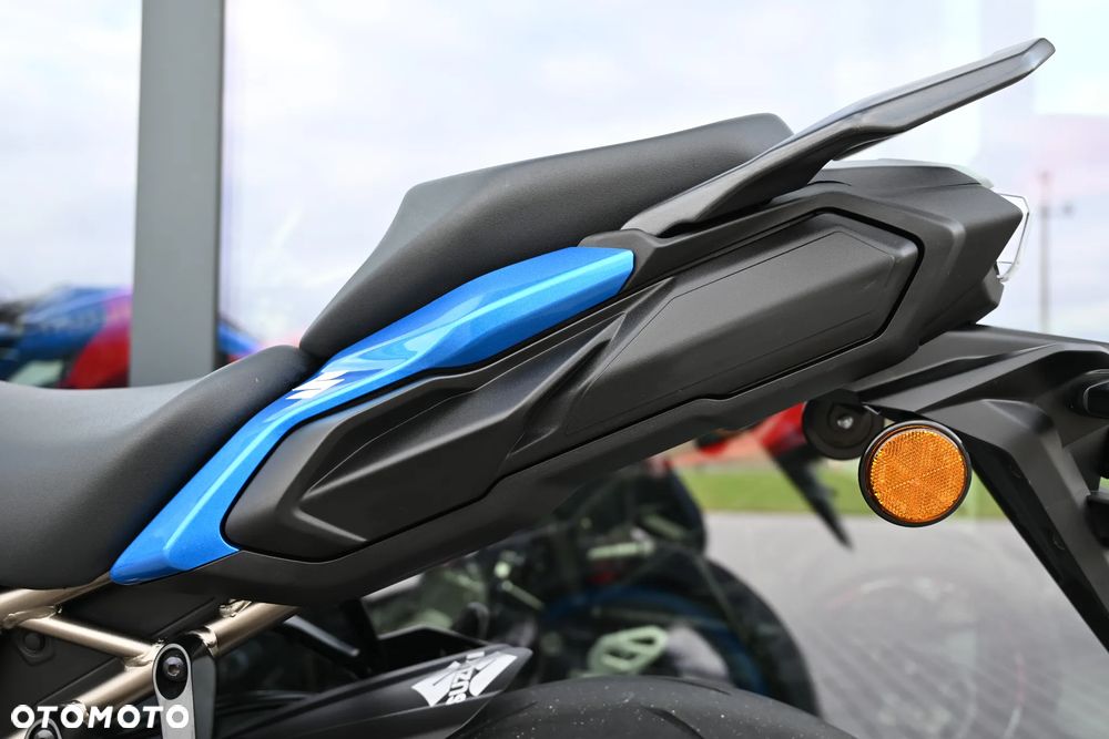 Suzuki GSX - 32