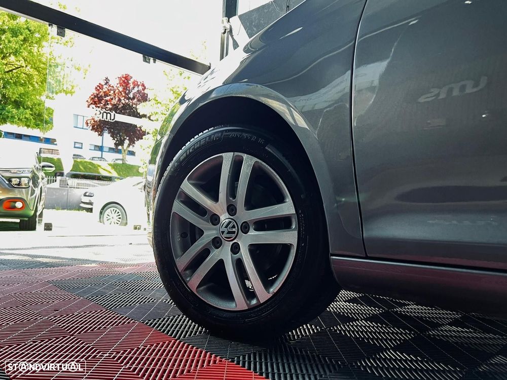 VW Jetta 2.0 TDI Highline - 13