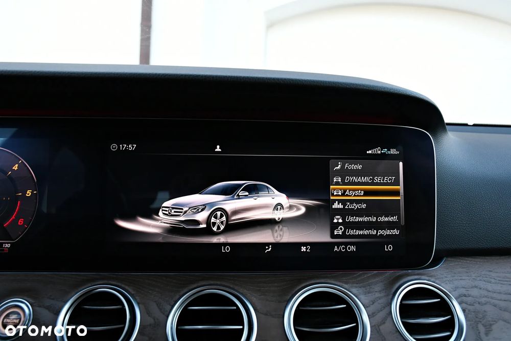 Mercedes-Benz Klasa E 220 d 4-Matic Business Edition 9G-TRONIC - 35
