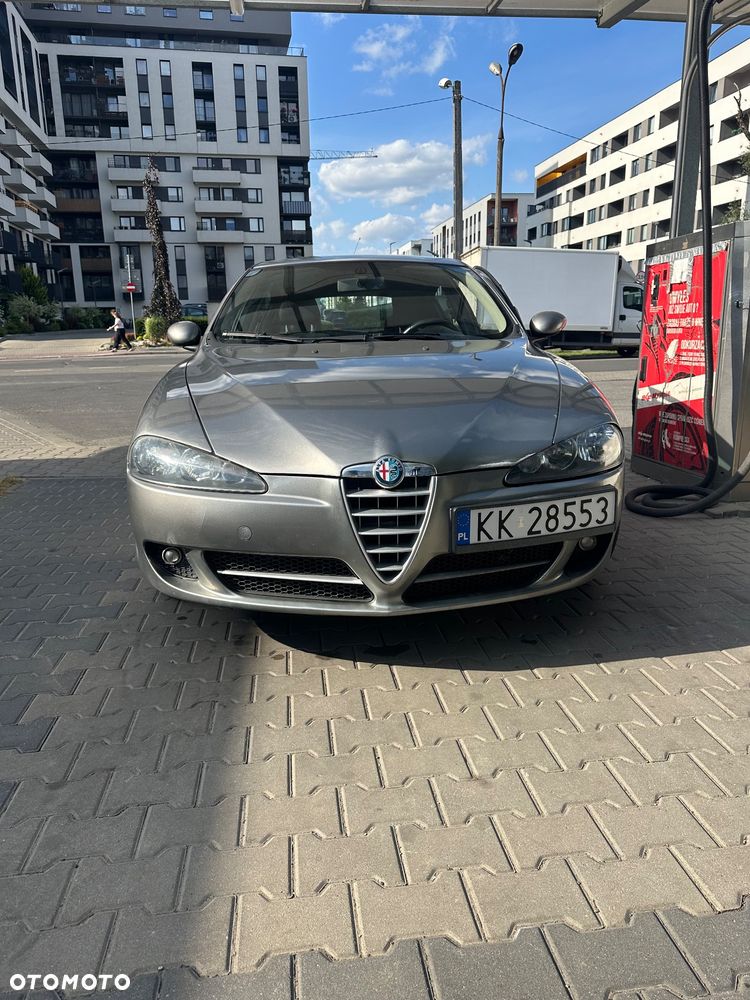 Alfa Romeo 147 1.6 Twin Spark Distinctive - 4