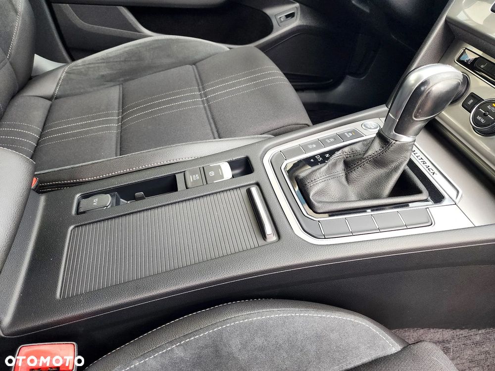 Volkswagen Passat Alltrack 2.0 TDI SCR 4Motion DSG - 24