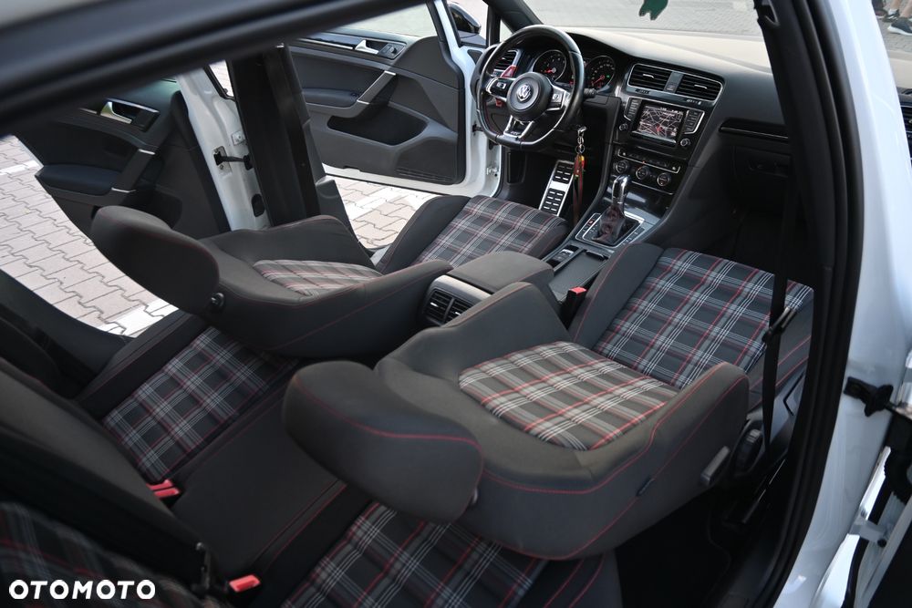 Volkswagen Golf 2.0 TSI BMT GTI Performance DSG - 29
