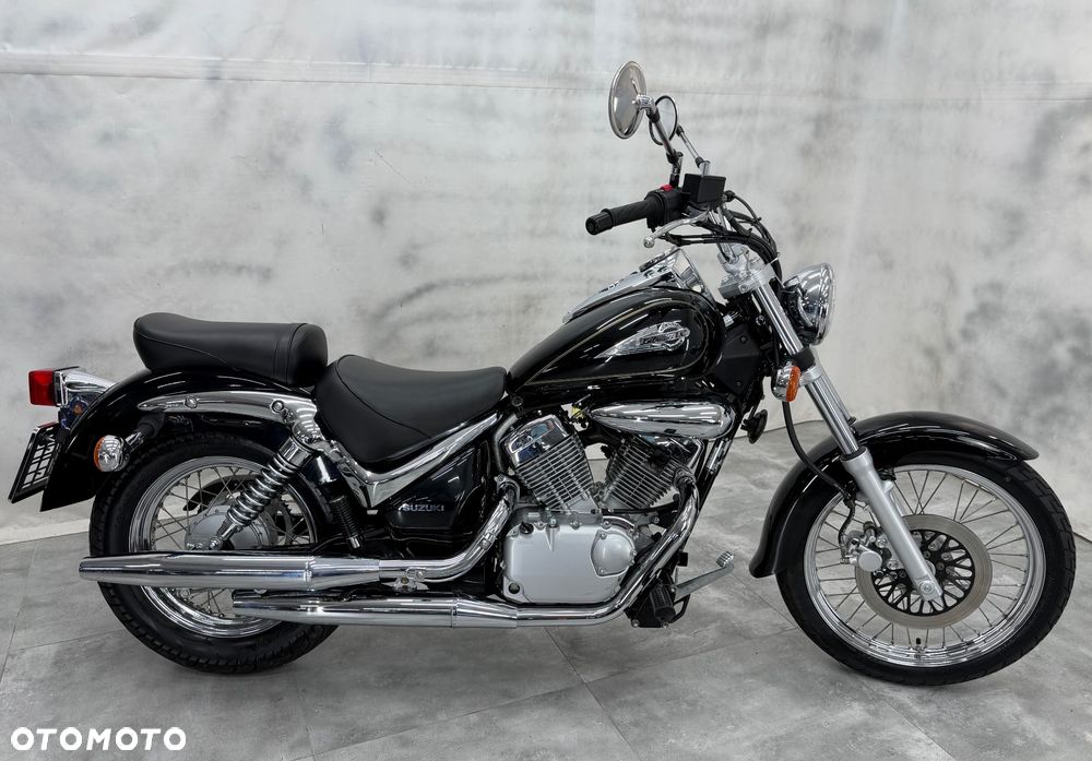 Suzuki Intruder - 3