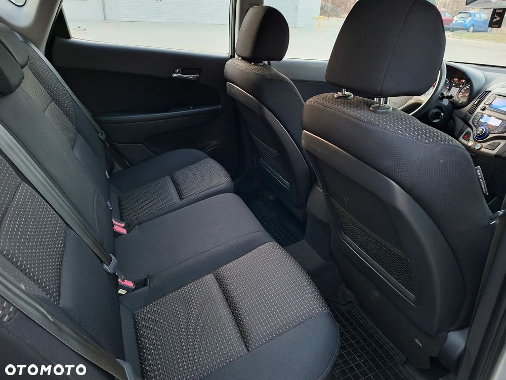 Hyundai i30 1.6 CRDi Classic + - 17