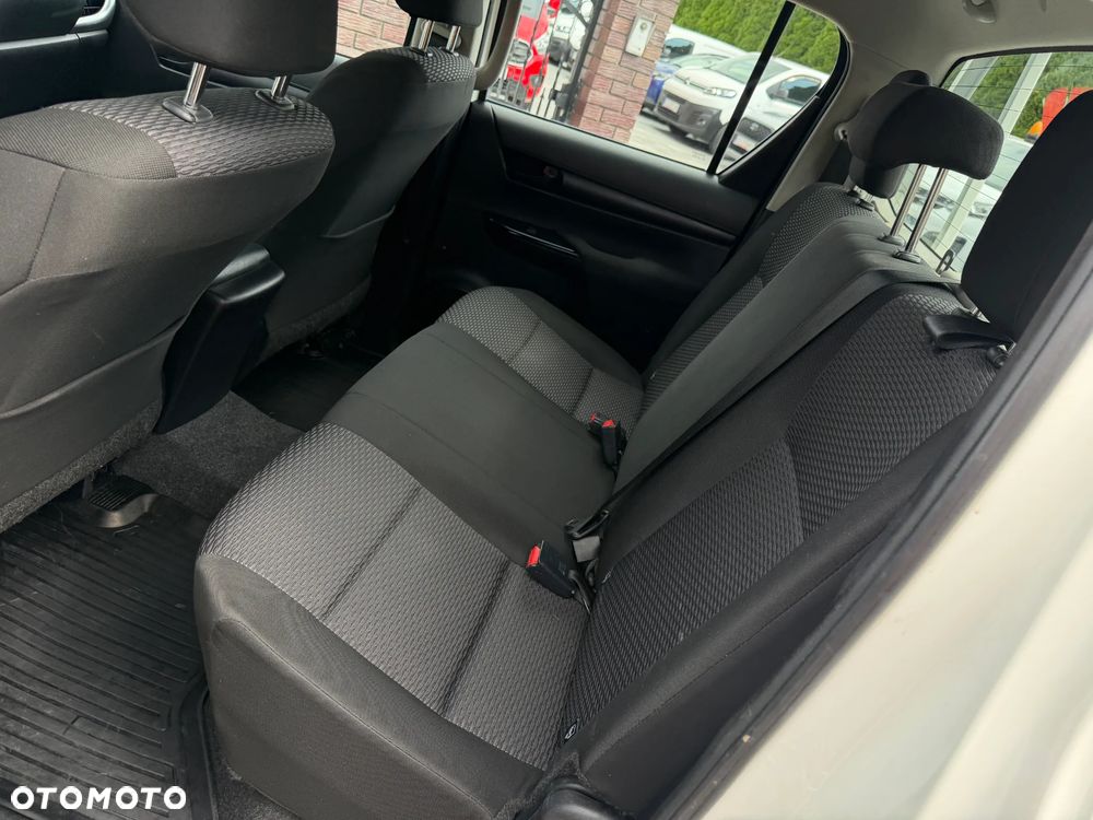 Toyota Hilux 2.4 D-4D Double Cab DLX 4x4 - 32