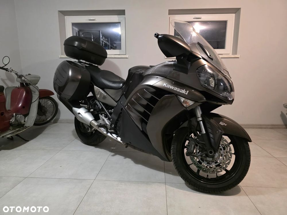 Kawasaki GTR - 4