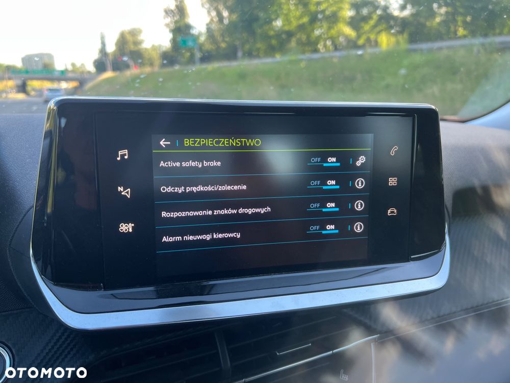 Peugeot 2008 50kWh Allure - 15