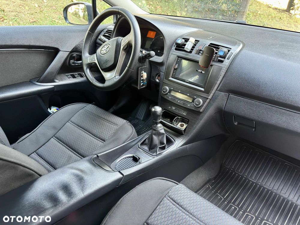 Toyota Avensis 2.0 Sol - 9