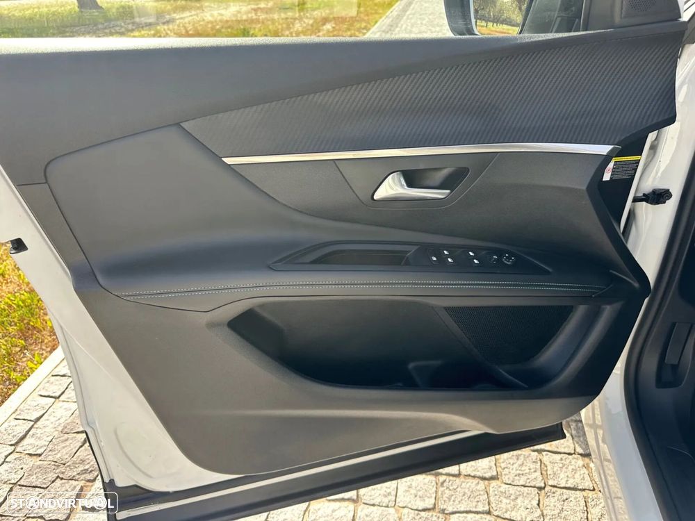 Peugeot 3008 1.6 Hybrid Allure e-EAT8 - 24