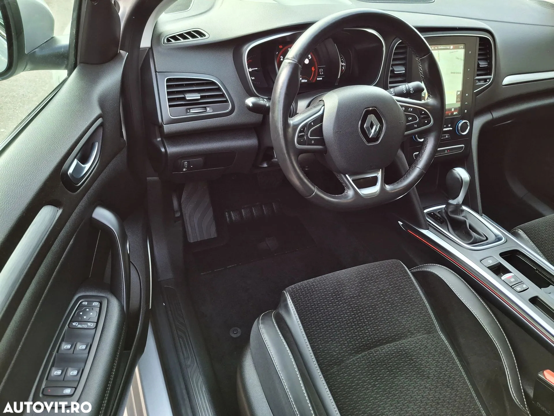 Renault Megane TCe 140 GPF EDC INTENS - 10