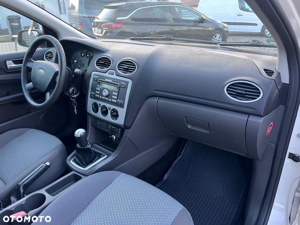 Ford Focus 1.4 Ambiente - 16
