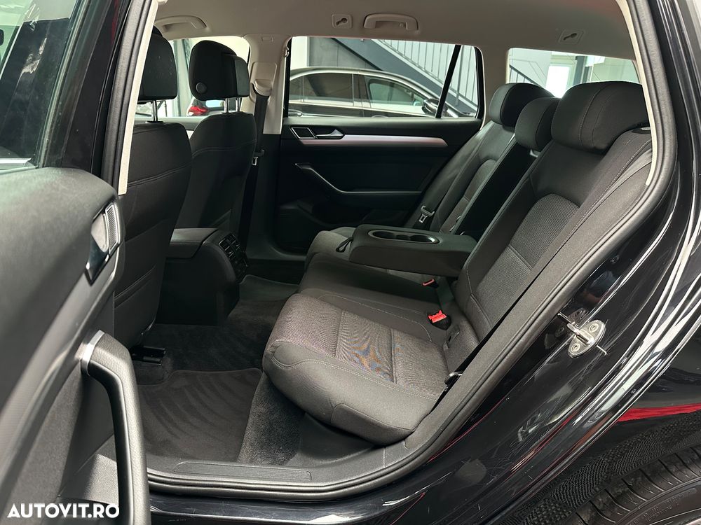 Volkswagen Passat 2.0 TDI Comfortline - 23