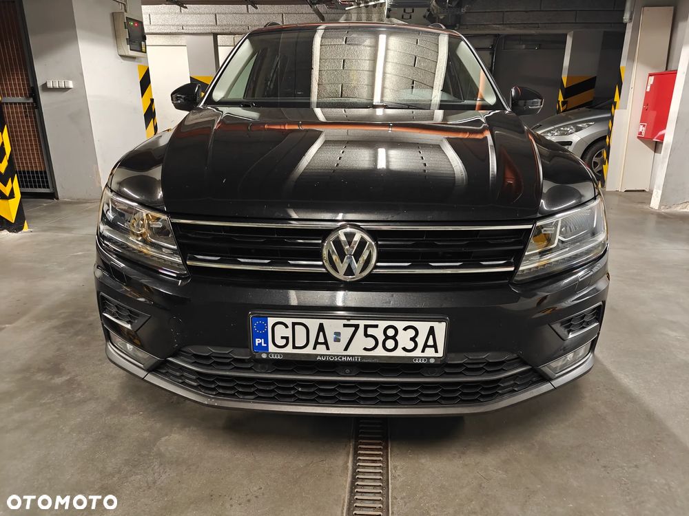 Volkswagen Tiguan - 1