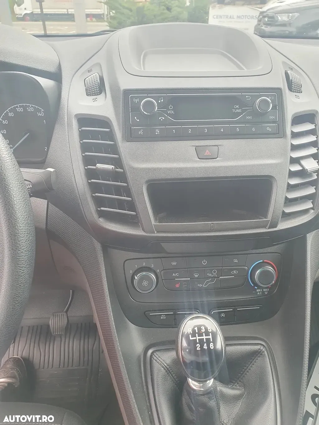 Ford Transit Connect - 12