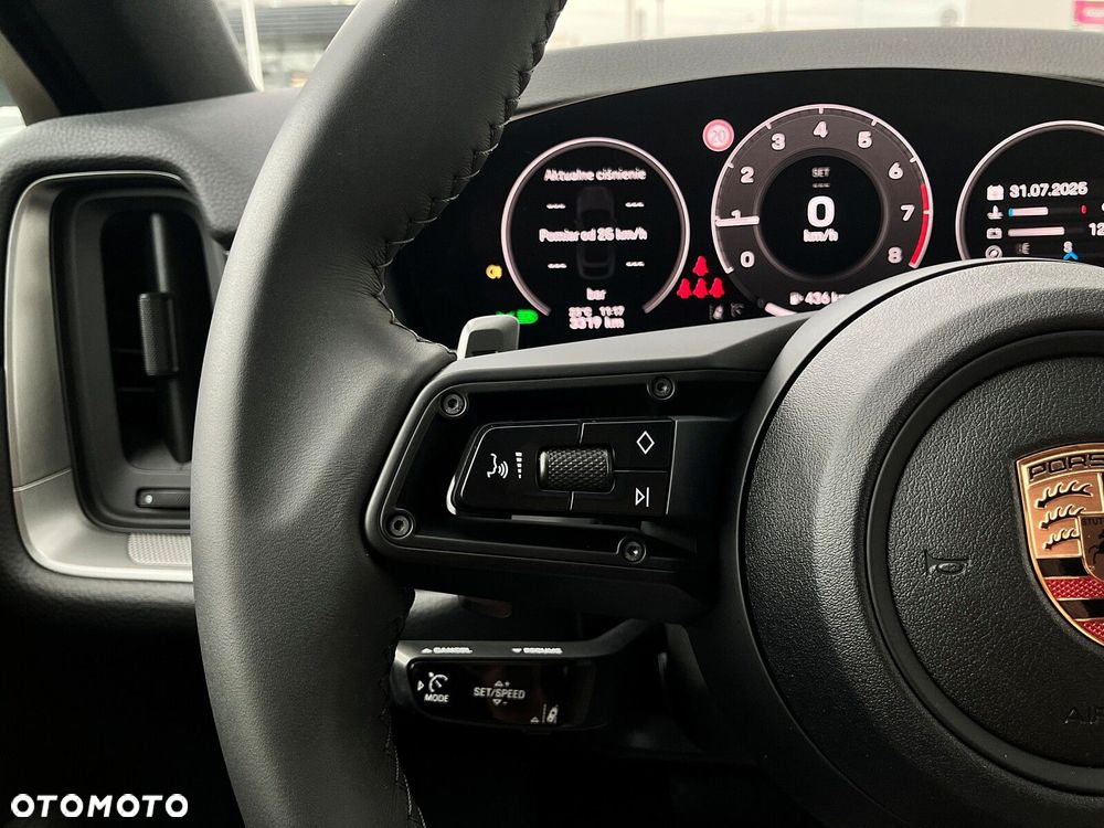 Porsche Cayenne - 26