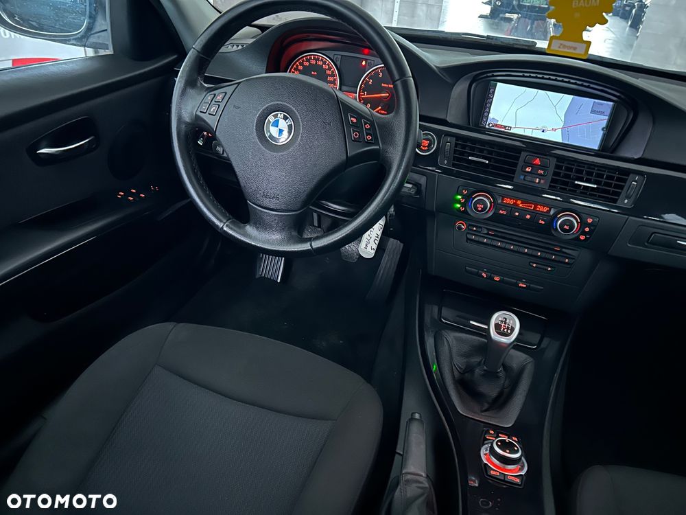 BMW Seria 3 320i - 17