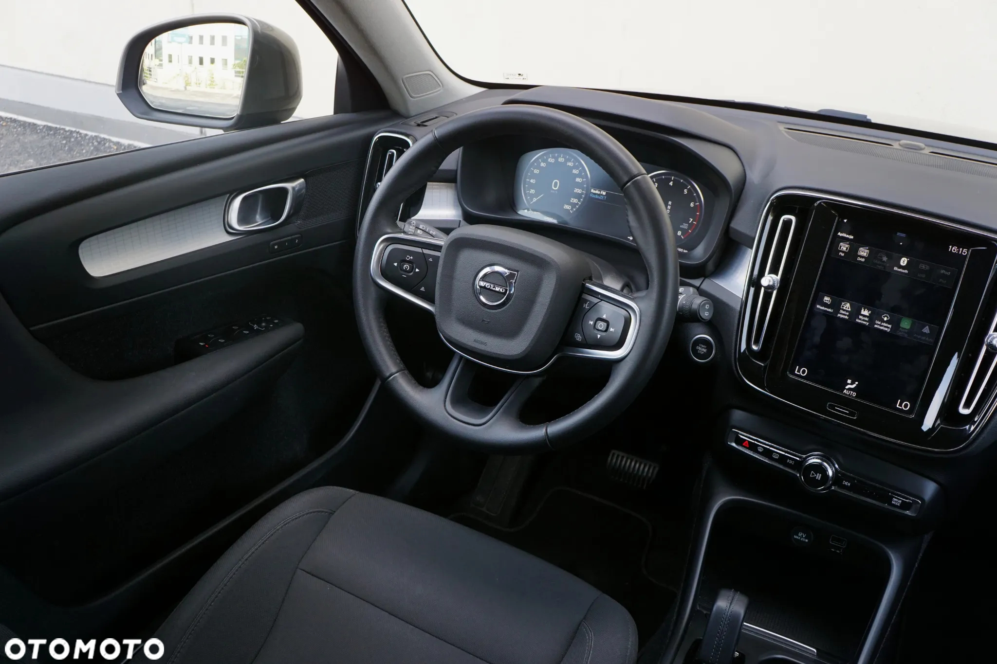 Volvo XC 40 T3 Momentum - 19