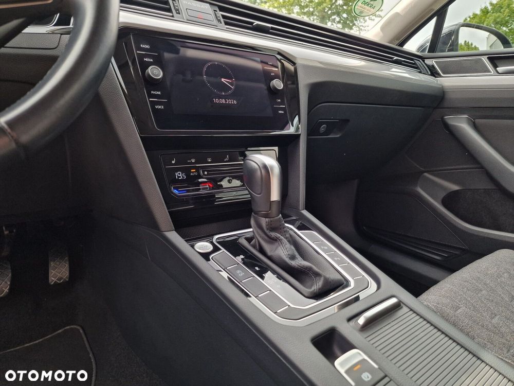 Volkswagen Passat Variant 2.0 TDI EVO Business DSG - 23