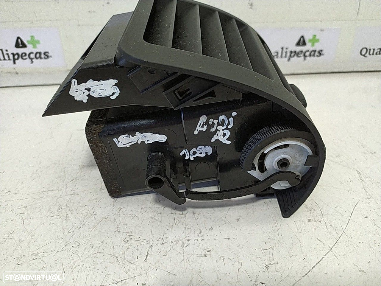 Saida Ar Esquerdo / Difusor Audi A2 (8Z0) - 3