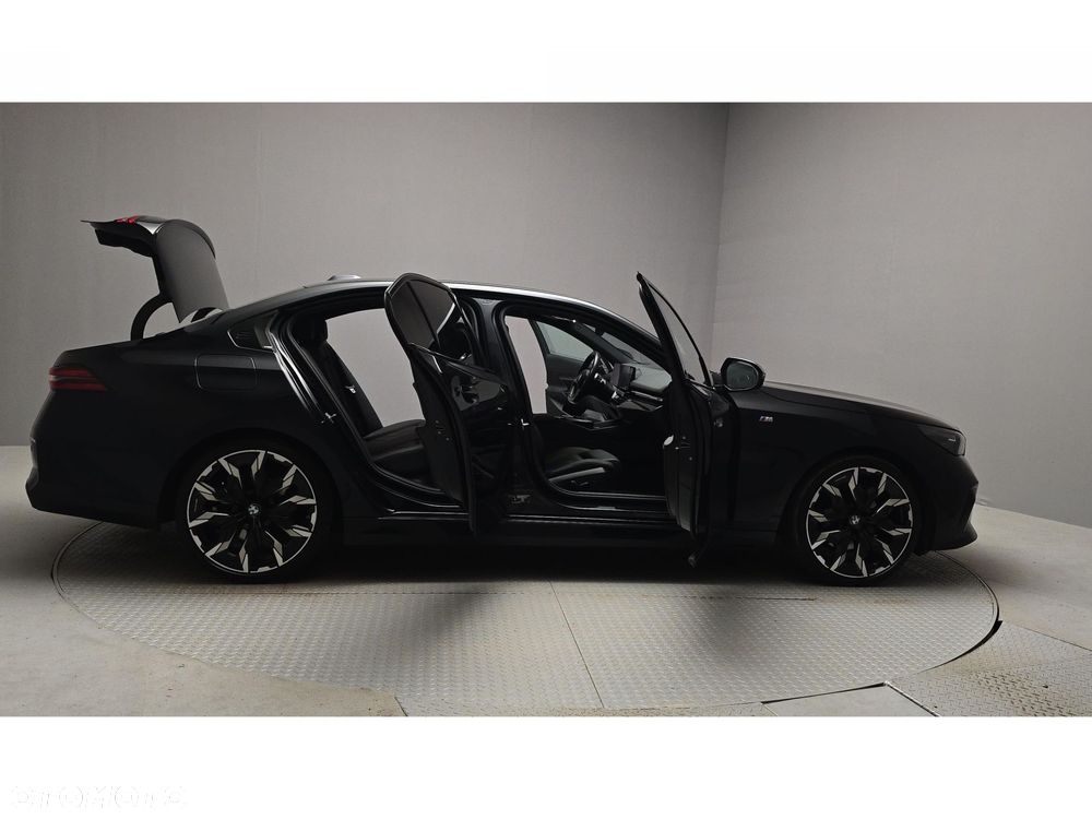BMW Seria 5 520d xDrive mHEV M Sport - 13