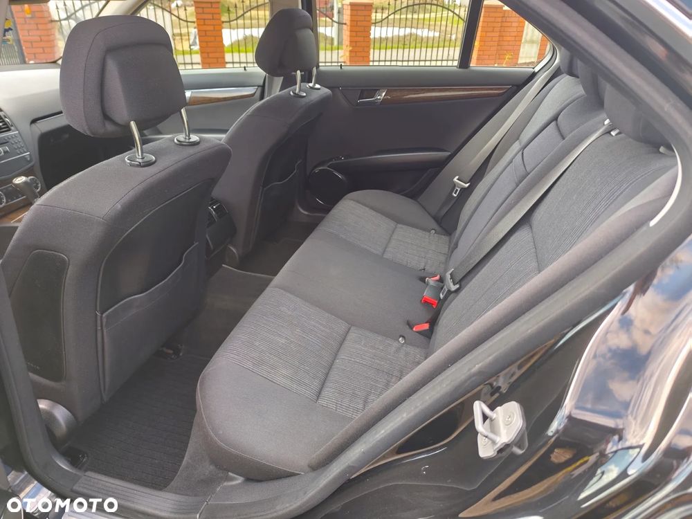 Mercedes-Benz Klasa C 180 Kompressor BlueEFFICIENCY Elegance - 8