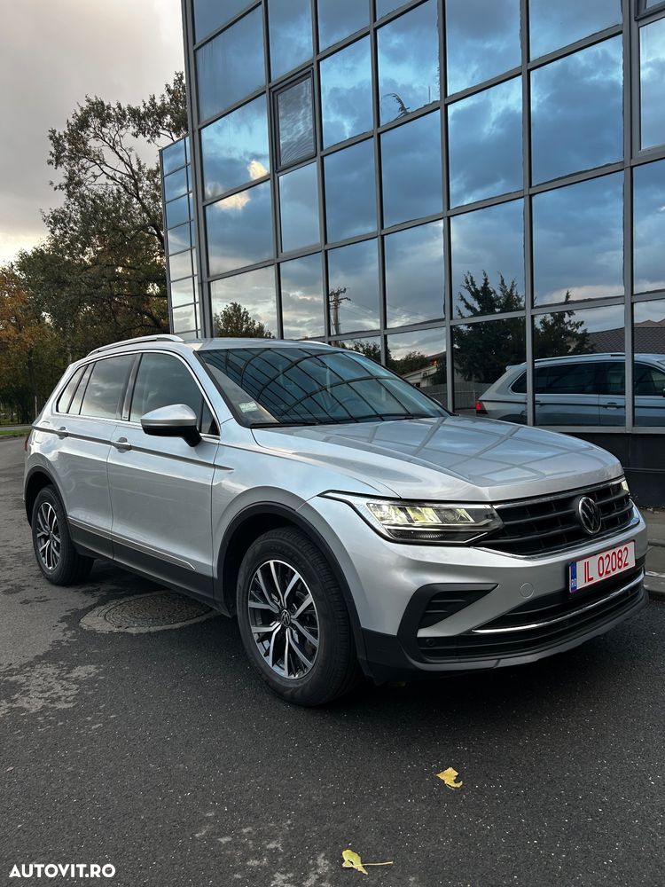 Volkswagen Tiguan - 1