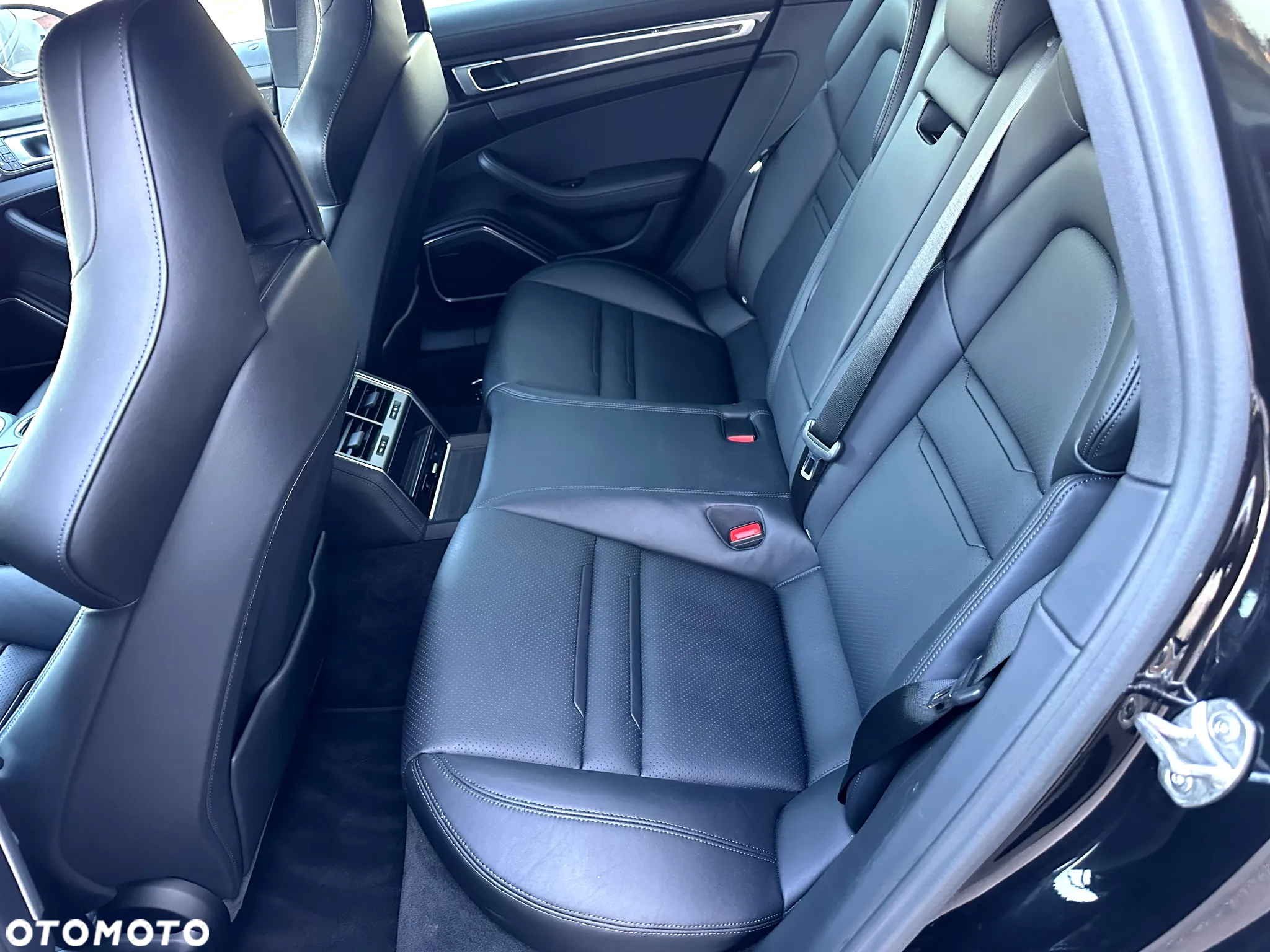 Porsche Panamera 4 E-Hybrid Sport Turismo Platinum Edition - 27