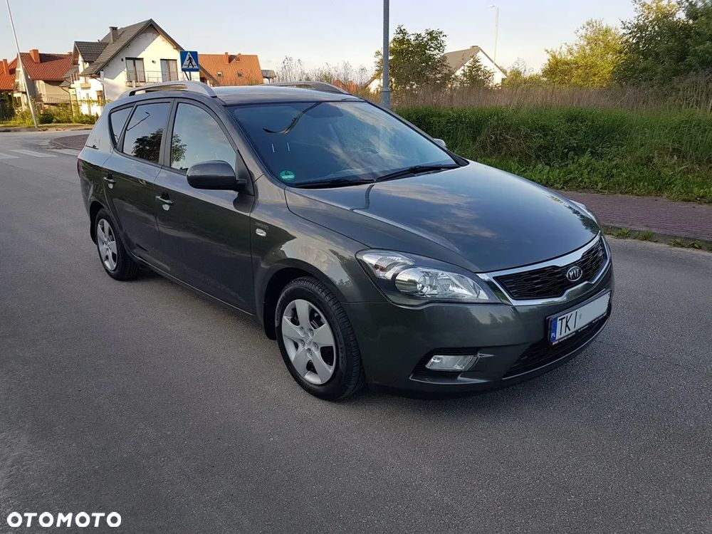 Kia Ceed 1.4 CVVT Dream-Team Edition - 2