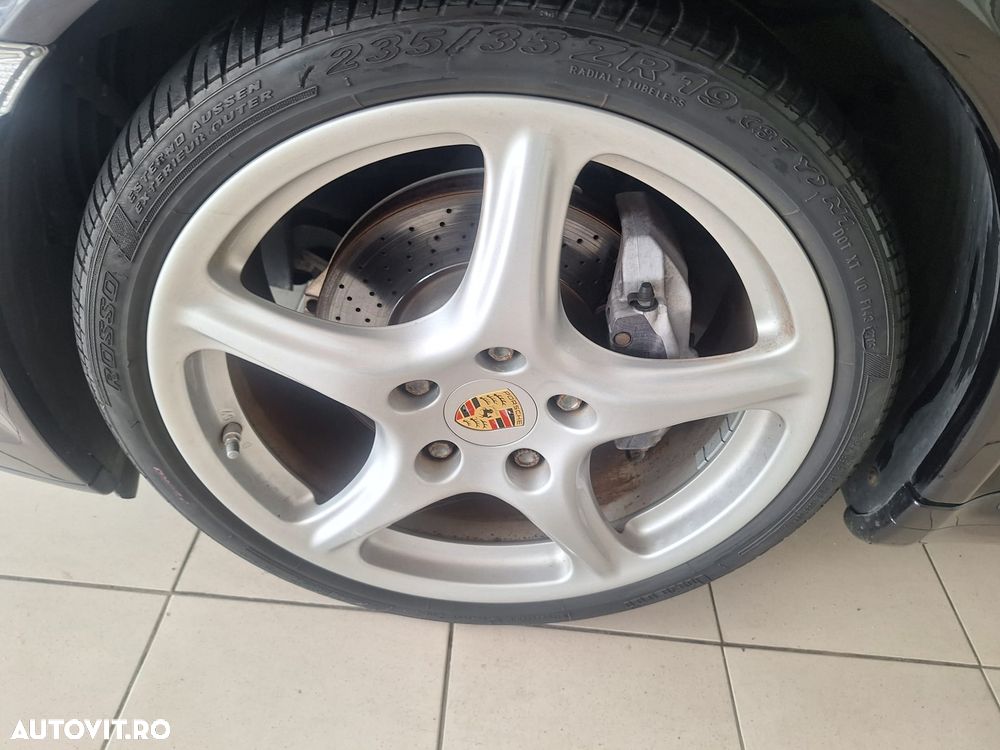 Porsche 911 Carrera 4 - 19