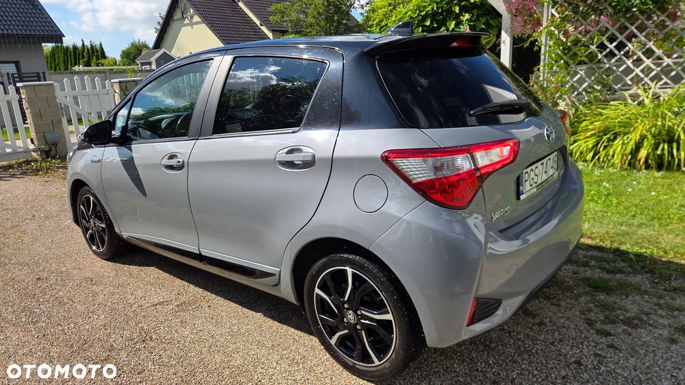 Toyota Yaris Hybrid 100 Selection Platinum - 2