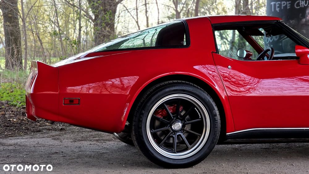 Chevrolet Corvette - 9