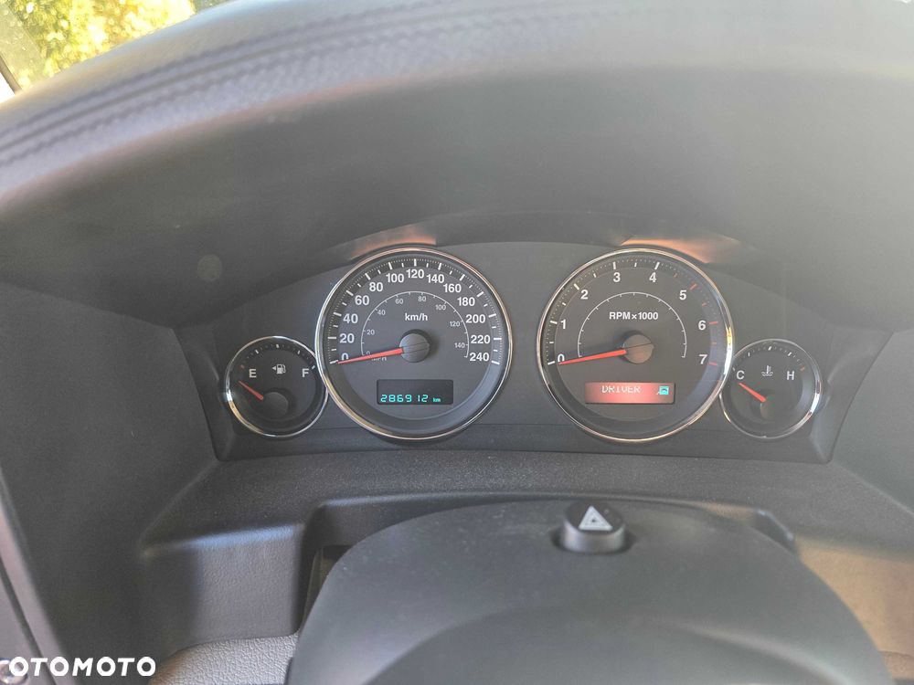 Jeep Commander - 11