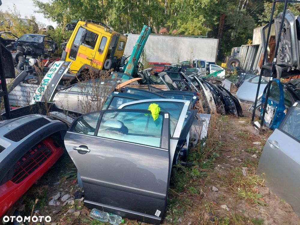 DRZWI KOMPLETNE PRAWY TYŁ SKODA SUPERB I SEDAN 9152 - 9