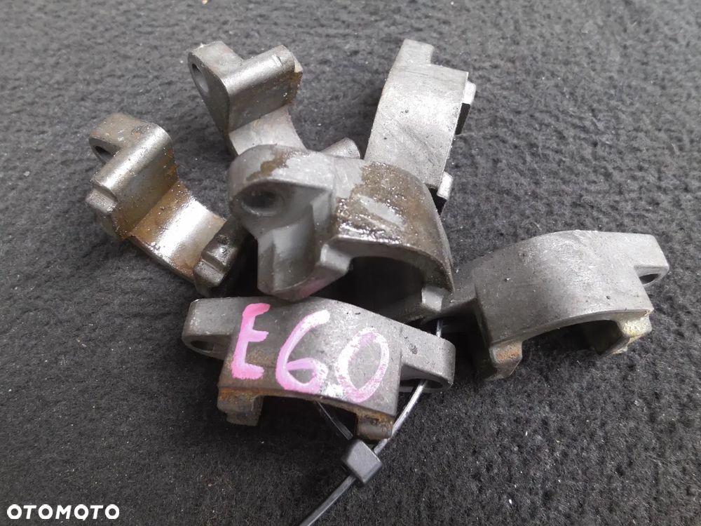 BMW E60 E90 2.0 2.5 3.0D MOCOWANIA WTRYSKIWACZA ŁAPKI WTRYSKÓW KOMPLET 6SZT - 1