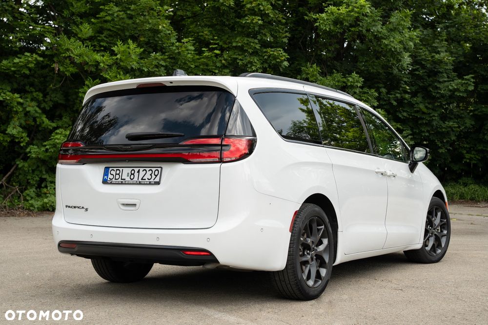 Chrysler Pacifica - 3