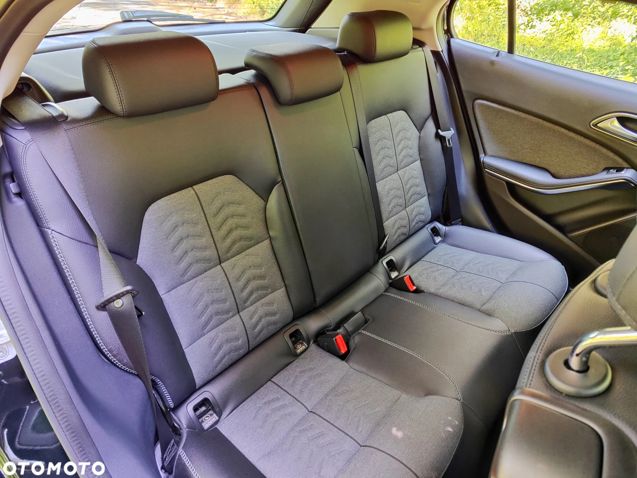 Mercedes-Benz GLA 200 7G-DCT Urban - 12
