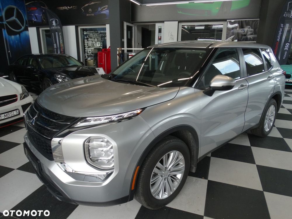 Mitsubishi Outlander - 2