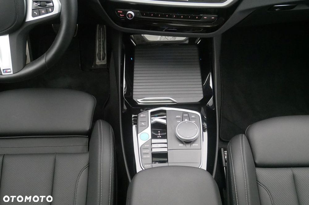 BMW iX3 - 11