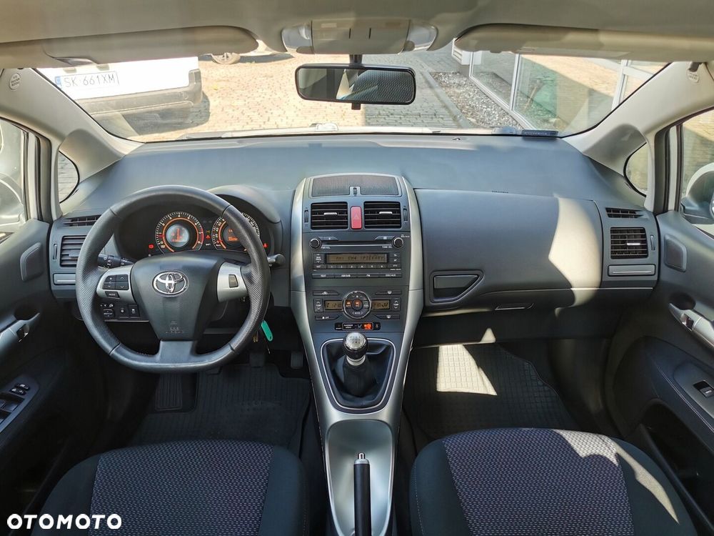 Toyota Auris 1.6 Premium - 11