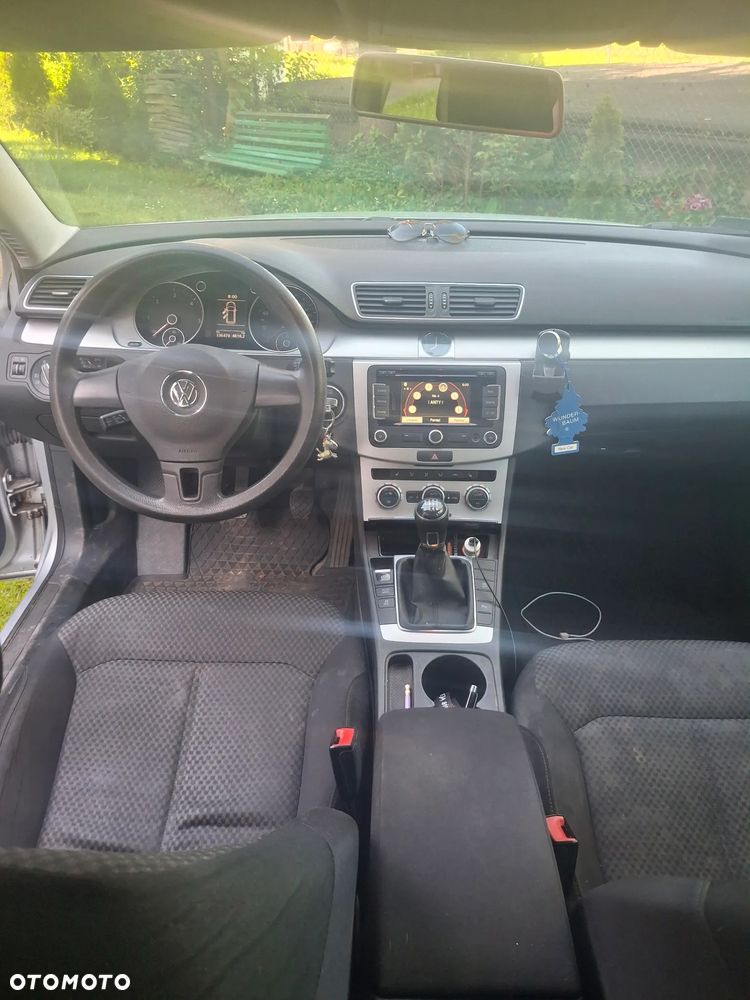 Volkswagen Passat - 2
