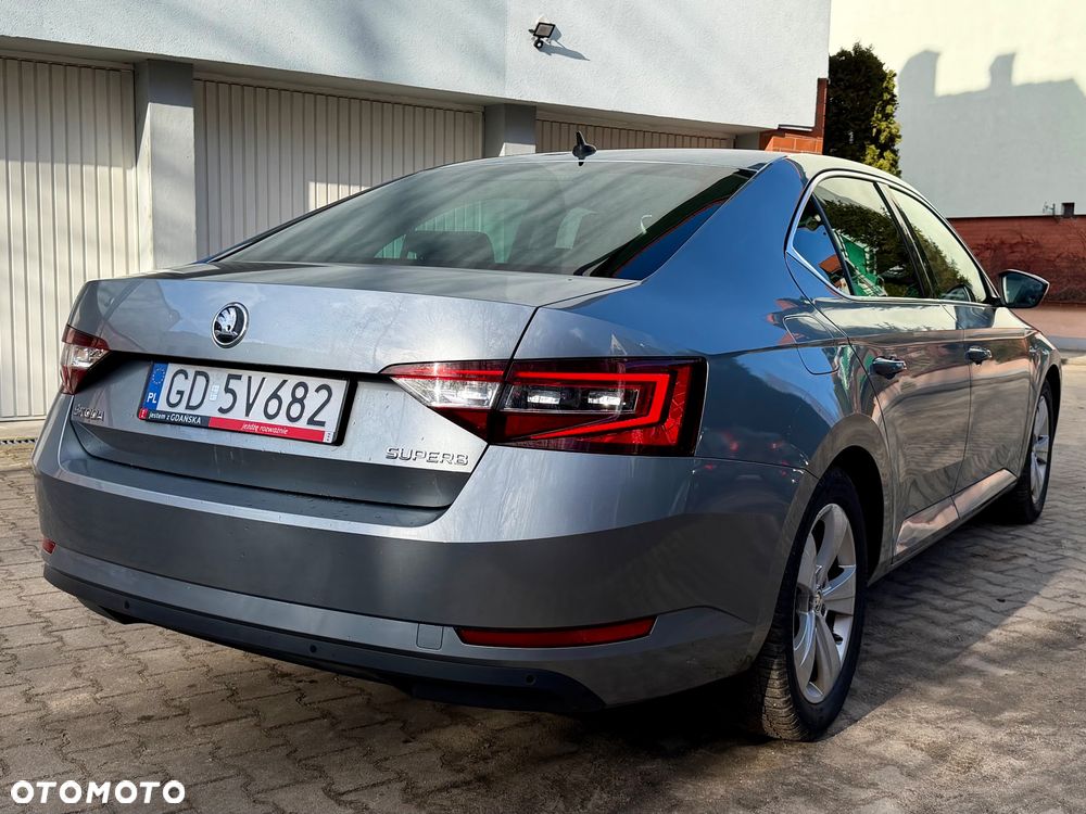 Skoda Superb 2.0 TDI L&K DSG - 11