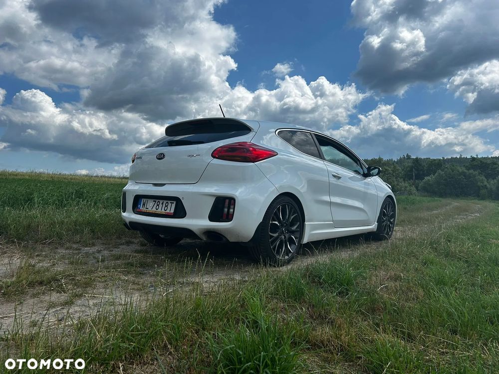Kia Ceed - 8