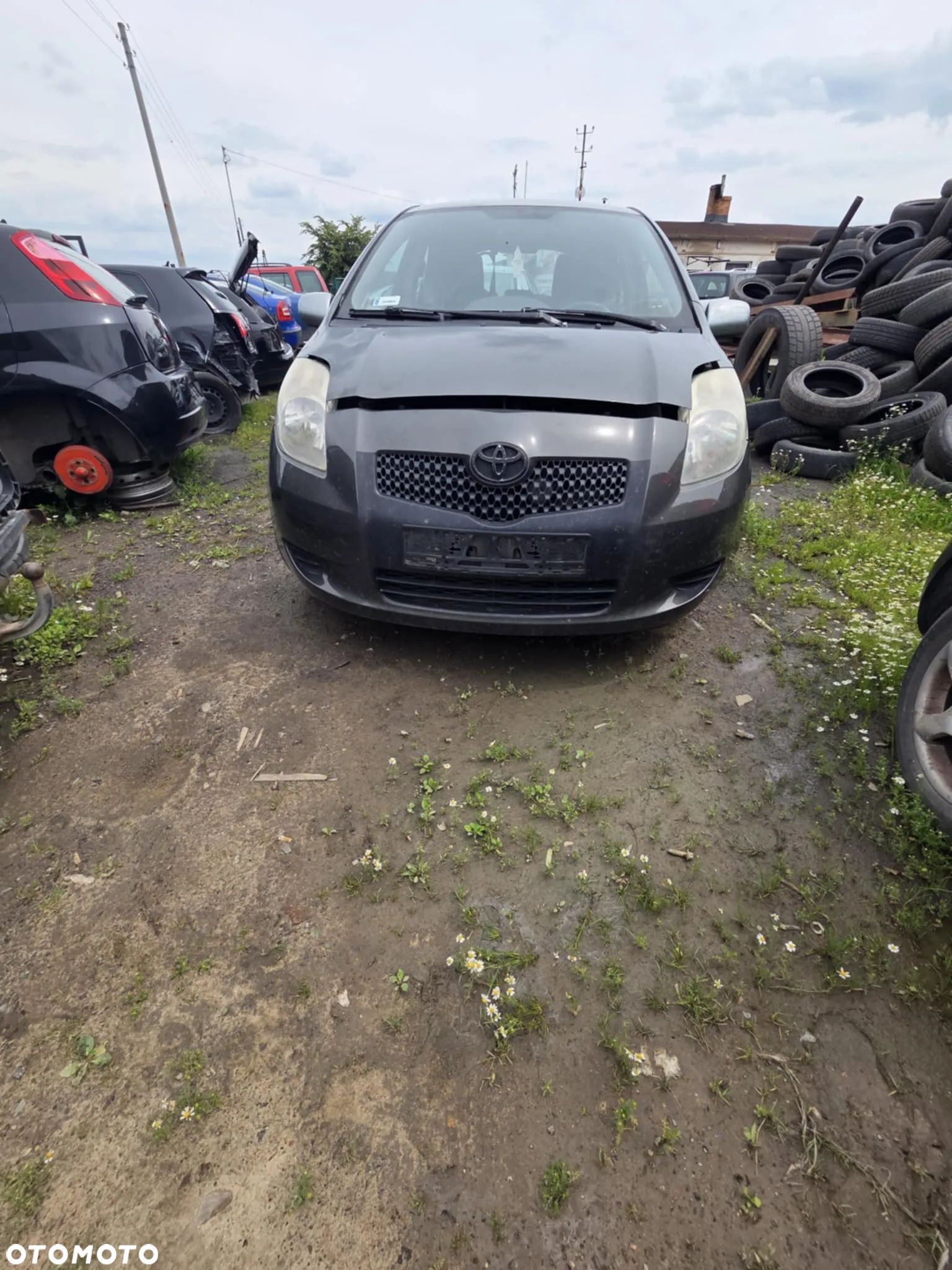 zderzak przód toyota yaris 2 - 1