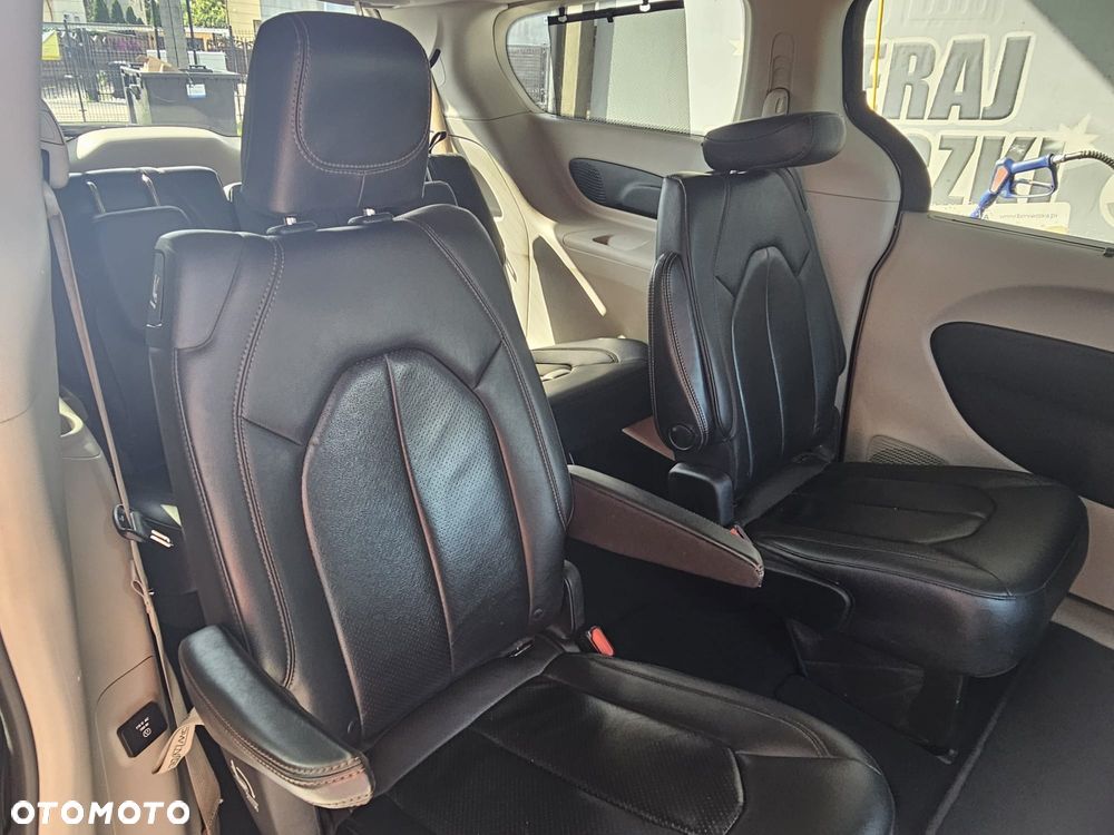 Chrysler Pacifica - 17