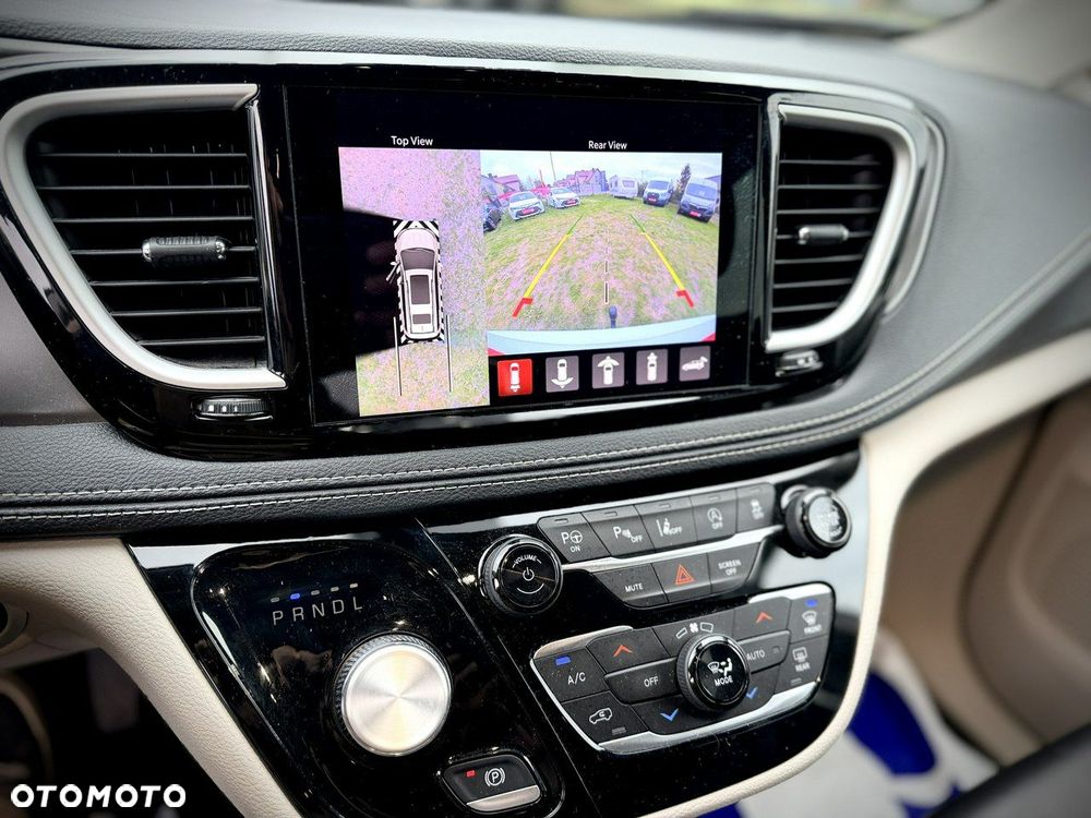 Chrysler Pacifica - 28