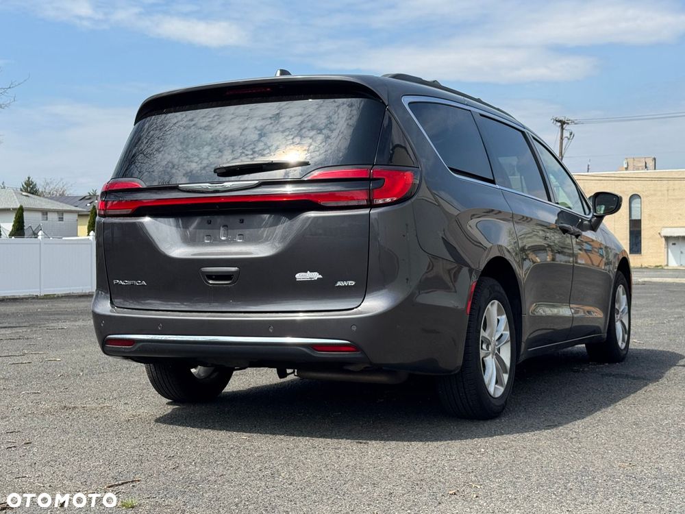 Chrysler Pacifica - 8